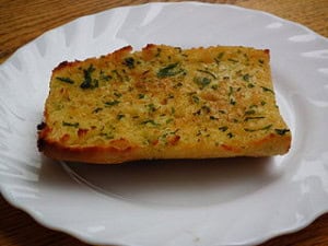320px-Knoblauchbaguette_August_2012