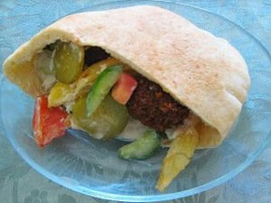 320px-Pita_felafel