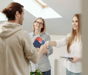 How to introduce yourself in English